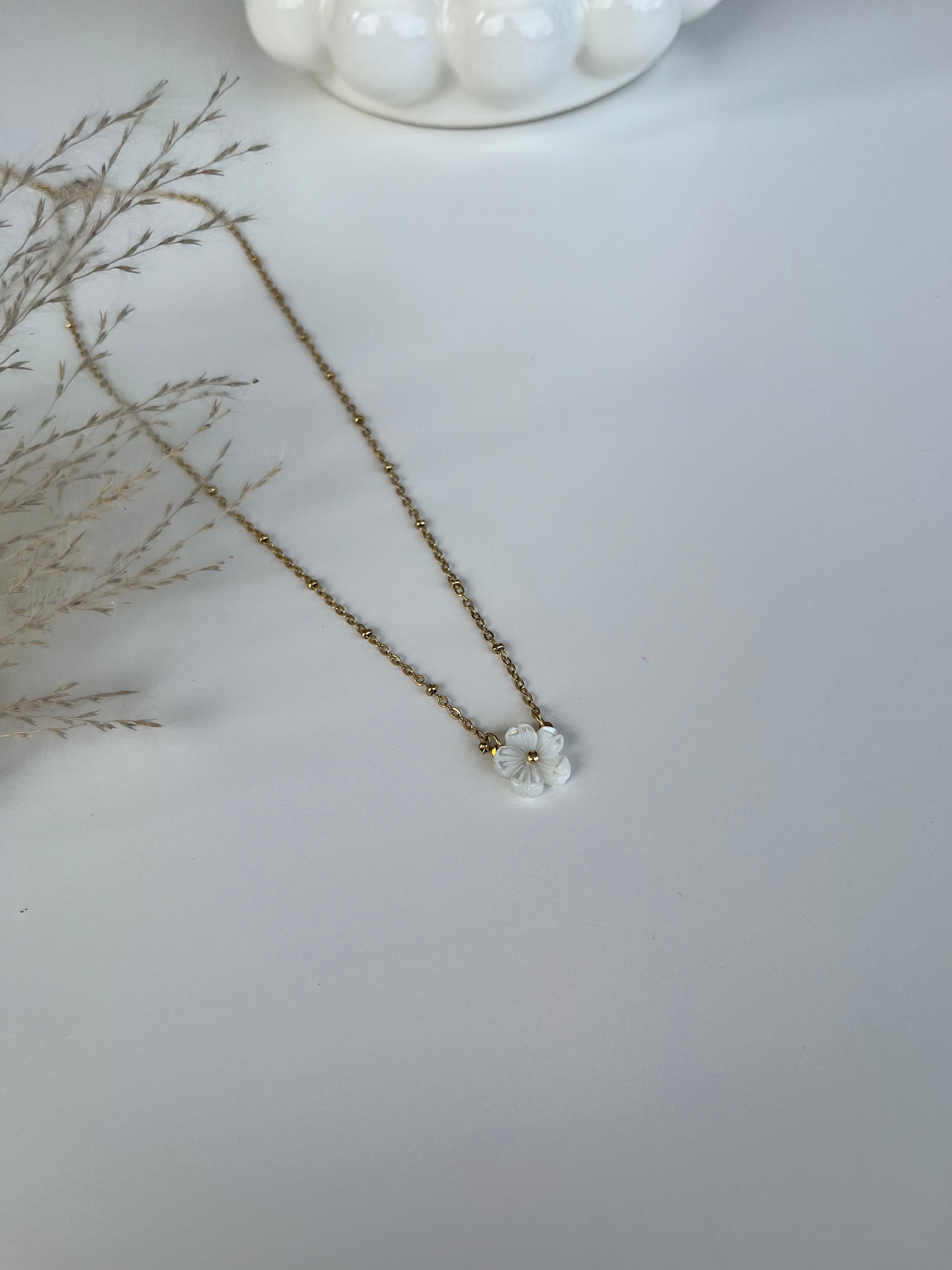 Gardenia Necklace